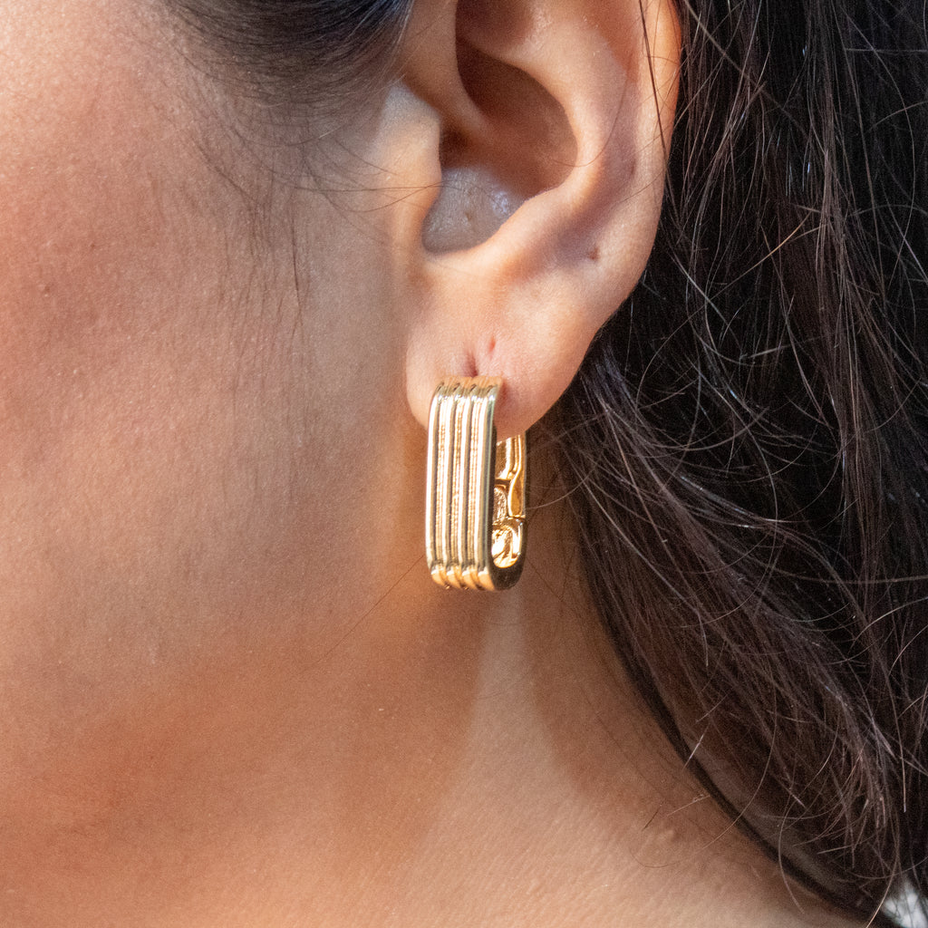 Ridge Curve Hoop Earrings - ZE09
