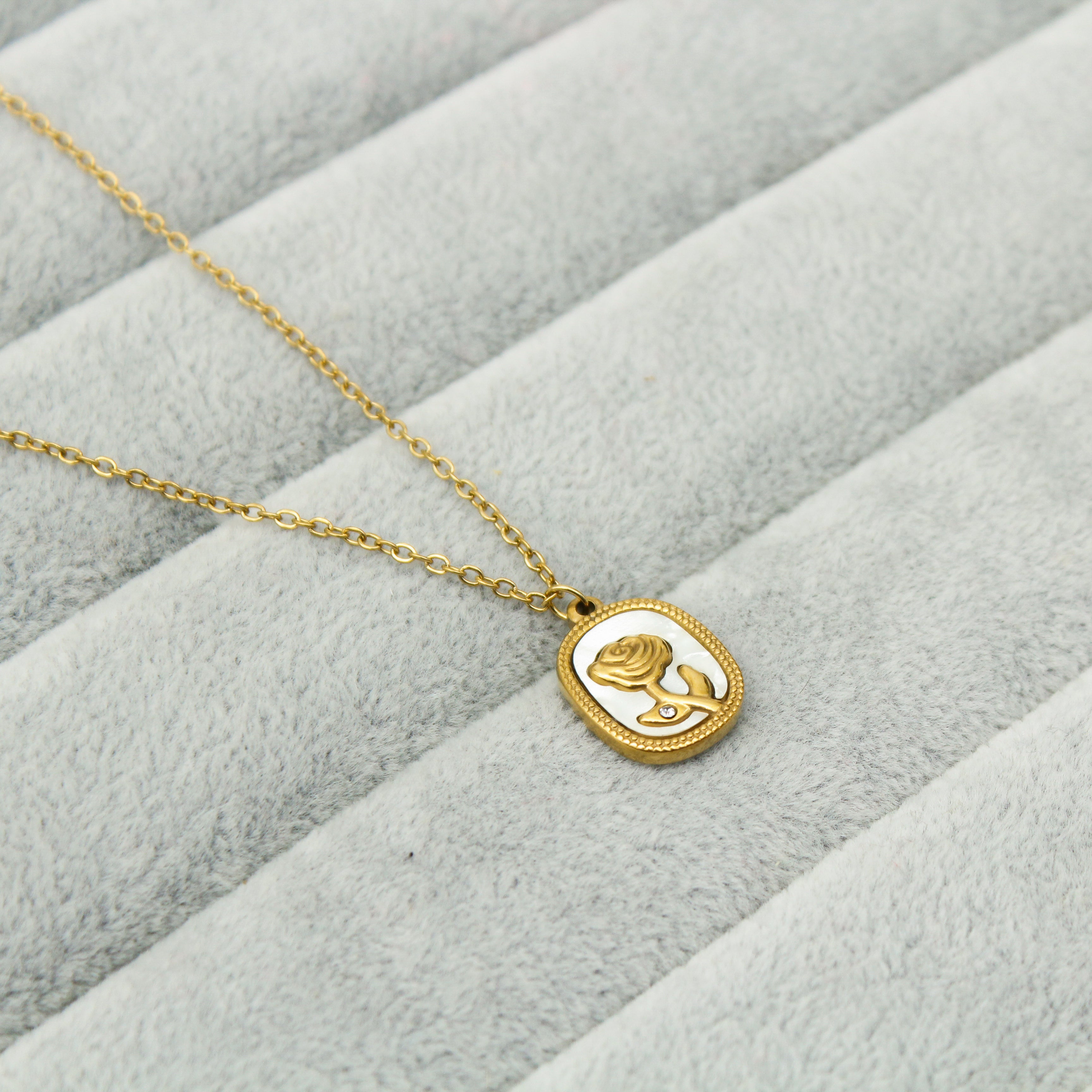 Vintage Bloom Medallion Necklace - ZN10